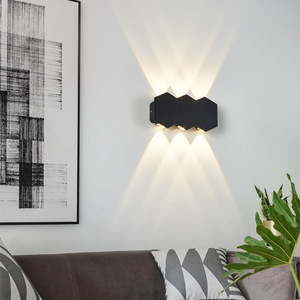 Applique murale LED imperméable au design nordique, luminaire décoratif d'extérieur, idéal pour un jardin, une véranda ou une véranda - Product Image 2
