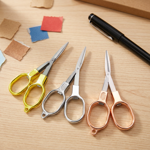 Ciseaux de broderie professionnels miniatures en acier inoxydable à prix de gros, 1 pièce, bord lisse, manche métallique, outil de coupe polyvalent - Product Image 4
