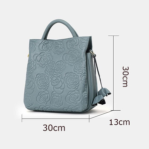 Sac fourre-tout en cuir véritable pour femme, élégant sac à main gaufré camélia, grand sac seau tendance, sac à bandoulière simple - Product Image 6