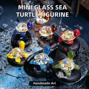 Mini figurine de tortue de mer en verre soufflé - Imitation antique faite à la main par Tiny Glass World pour Pâques, Halloween et Noël - Product Image 2