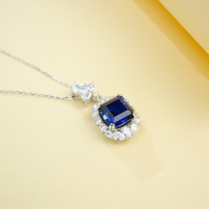Collier de luxe léger en argent 925 avec pendentif saphir taille émeraude entouré de diamants pour femme - Product Image 3