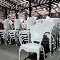 Chaise de salle à manger Louis Ghost moderne en plastique, empilable, durable et pliable, idéale pour les événements, mariages, hôtels et banquets - Vente en gros usine