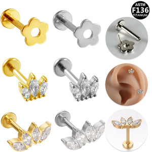 Clous d'oreilles en titane F136 avec zircon marquise, forme fleur, serti à griffes, bijoux de piercing unisexe - Product Image 1