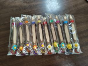 ดินสอไม้แกะสลักแบบคลาสสิก เป็นมิตรกับสิ่งแวดล้อม ทำด้วยมือ 100% จากไม้ตมะรุม ความยาว 17 ซม. จากประเทศไทย ของเล่น - Product Image 2