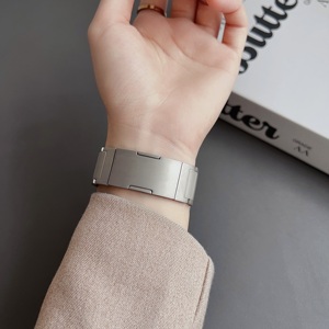 BEEFLYPOWER Correa Metálica de Titanio de 22 mm con Botón I, Correa Transpirable de Acero Inoxidable para Relojes Inteligentes Samsung Galaxy 46 mm/3/Huawei GT - Product Image 4