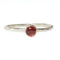 Bague minimaliste en argent sterling 925 avec grenat, sertie clos, tendance, pour mariage chrétien, unisexe, usage quotidien