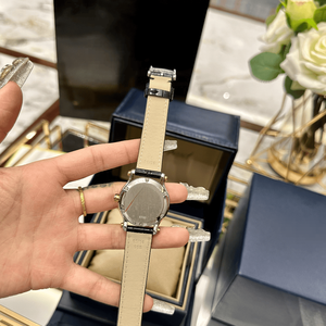 Montre-bracelet ronde en acier inoxydable à quartz avec bracelet en cuir noir, cadran à chiffres romains, style décontracté et professionnel pour femmes Chopards - Product Image 4