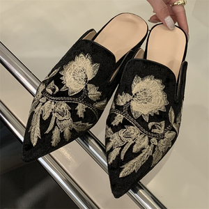2025 New Chinese Style Embroidered <b>Flat</b> slippers European and American Fashion Sexy Green Trendy Women's Shoes - Product Image 5