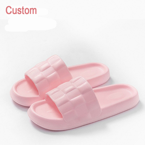 Nouveau design de sandales à carreaux Pantoufles pour femmes Unisexe Home Hotel Salle de bain Coussin de douche Sandales piscine Logo personnalisé - Product Image 1