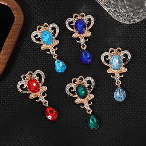 Broche de corona de estilo francés, colgante de aleación chapado en oro con cristal en forma de lágrima para mujer, joyería de fiesta, accesorio de moda - Product Image 1
