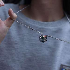 Collar Mathemagic Unisex Original Personalizado, Colgante Cúbico Arcoíris de Acero Titanio, Joyería Moderna de Estilo Hip Hop para Fiestas, Regalo Informal - Product Image 4