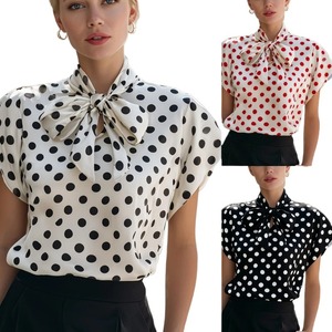 5606 #   Chemisier élégant à pois avec nœud papillon et manches chauve-souris vintage pour <span class=keywords><strong>femme</strong></span> – Haut décontracté intemporel à pois pour le bureau - Product Image 1