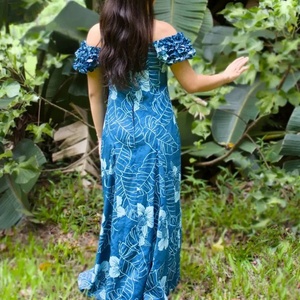 Robe de plage imprimée en gros avec volants, col carré et détails plissés, robe hawaïenne en popeline de coton personnalisée - Product Image 3