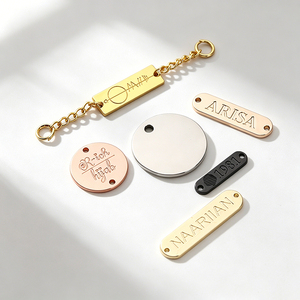 Accesorios de Cadena Metálica de Lujo para Ropa y Bolsos, Etiqueta Metálica para el Cuello con Logotipo de Letra Exclusivo, Adornada con Aleación de Alta Calidad - Product Image 4