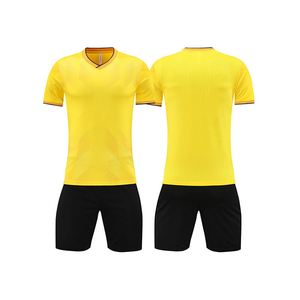 เสื้อฟุตบอลสโมสรแบบกำหนดเอง ระบายอากาศได้ดี ผลิตจากโพลีเอสเตอร์ 100% ชุดกีฬาพิมพ์ลายดิจิทัล ชุดยูนิฟอร์มฟุตบอลสไตล์เรโทร - Product Image 3