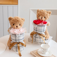 Petit ours en peluche, bouquet de roses éternelles, ours en peluche tenant un bouquet de fleurs, savon exquis en forme d'ours