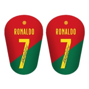 <span class=keywords><strong>Mini</strong></span> protège-tibias de football personnalisables pour la compétition – Rouge, Vert, Bleu – C. Ronaldo, Neymar, Mbappé - Product Image 2