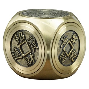 Spinner de Latón Duradero de Seis Caras, Juguete de la Suerte para Niños, Juguete de Aleación Metálica para Jugar - Product Image 1