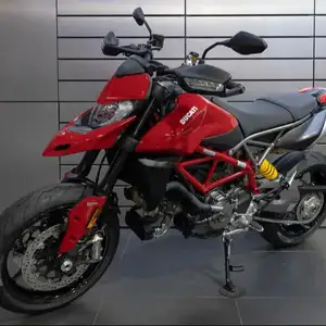 2024 Ducati Hypermotard 950 Rot 937-Ccm Motorräder