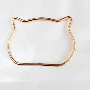 Accesorios de Asa Metálica para Bolso con Diseño de Cabeza de Gato, Forma Trapezoidal y Anillo de Arrastre Redondo - Product Image 4
