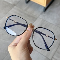 Monture de lunettes ronde en métal décorée de cœurs, légère, pour femmes, anti-lumière bleue, avec possibilité de verres correcteurs