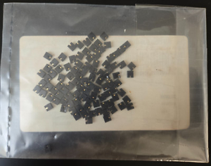 Connecteur de positionnement de saut Samtec 2SN-BK-G d'origine, neuf, noir, à ouverture supérieure, 0,079 pouces (2,00 mm), doré - Product Image 4