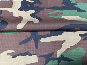 도매 35% 면 65% 폴리에스터 Ripstop 위장 인쇄 직물 직물 짠 기술 유니폼 재킷과 모자 - Product Image 2