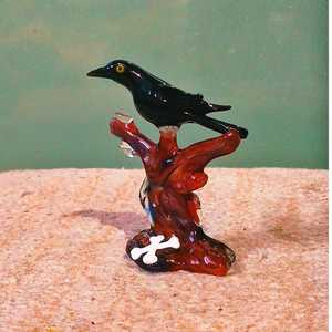Miniatura de Pájaro de Cristal de Murano Hecha a Mano sobre Base de Árbol Roja, Tema Animal, Adorno Navideño - Product Image 5