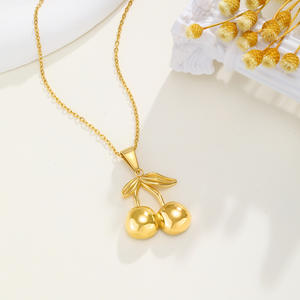 Colgante de cereza brillante de acero inoxidable dorado, collar de nicho de estilo europeo y americano a la moda - Product Image 3