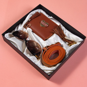 Set de Regalo Forever Young: Cartera, Gafas de Sol, Cinturón, Llavero, Regalo de San Valentín, Accesorios para Mujer, Caja de Regalo - Product Image 3