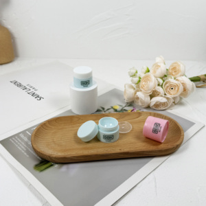Bocaux en plastique vert givré, emballage haut de gamme pour crème exfoliante pour le corps - Product Image 1
