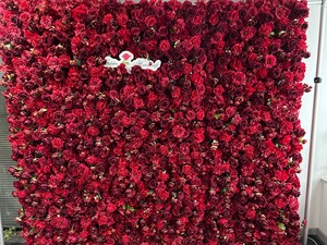 Fiore di alta qualità sfondo di nozze rosso bordeaux rose vero tocco rotolamento fino parete di fiori per la decorazione - Product Image 1