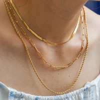 Collier à chaîne à maillons en acier inoxydable à trois couches pour femmes plaqué or Style tendance hypoallergénique étanche pour les fêtes en gros