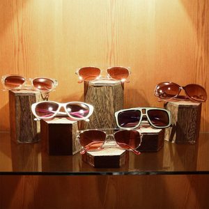 Estante de exhibición de madera maciza de varios niveles, soporte hexagonal para almacenamiento de perfumes, organizador de escritorio para artículos de cuidado personal - Product Image 4