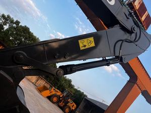 Pelleteuse Volvo EC210 21TON d'occasion du Japon, grande et en bon état de fonctionnement avec un temps de travail minimal - Product Image 2