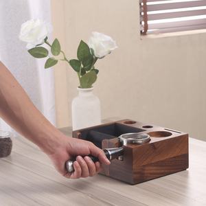 Caja de desversión de café clásica 6 en 1 y estación de apisonado de nogal, caja organizadora de café de nogal - Product Image 1