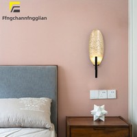 Lampe murale créative en fer de style postmoderne et luxueux avec abat-jour en cuivre LED pour salon, salle à manger, chambre à coucher, bureau