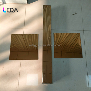 LEDA Prix d'usine en gros, support à fleurs en métal brillant doré de forme carrée, centre de table pour la décoration de mariages et d'événements - Product Image 4