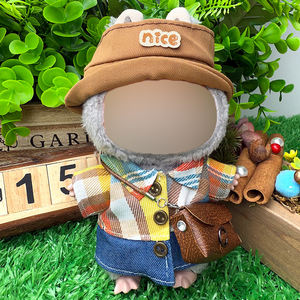 Venta al por mayor de trajes de muñeca de dibujos animados de 17cm, material de felpa duradero perfecto para decoración de muñecas y fiestas navideñas - Product Image 1