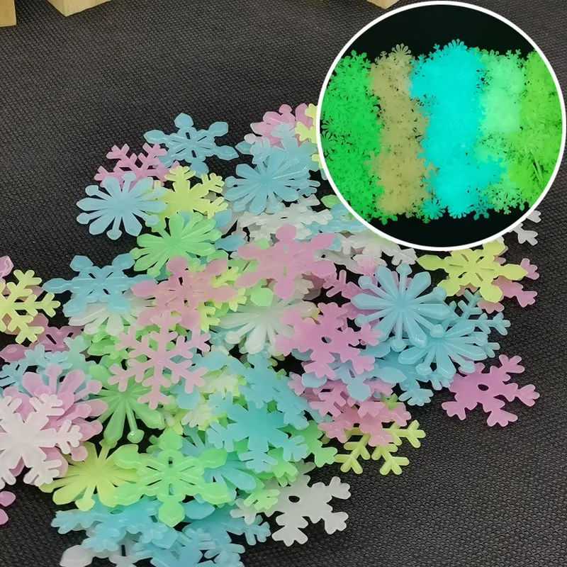 50 pz/pacco bagliore nel buio fiocco di neve luminoso multicolore adesivi murali per la decorazione di natale soggiorno camera da letto decorazione per la casa