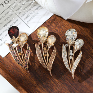 Broche de Moda Chapado en Oro con Cristales de Tulipán y Aleación de Rhinestone, de Lujo y Alta Calidad para Mujer, Regalo Personalizado para Boda, Compromiso o Fiesta - Product Image 2