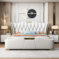 Modernes Erwachsenen-Schlafzimmermöbel Komfortables Beige Kuhlederbett mit Goldverzierung Doppelbett mit Pneumatischer Struktur Luxusausführung