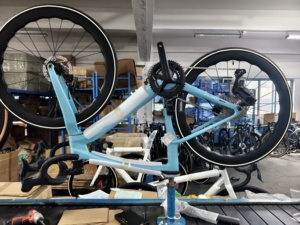 Vélo de course sur route léger TWITTER Cyclone-3ème génération, fibre de carbone 3K, 24 vitesses, frein à disque hydraulique double WheelTop, cadre rigide - Product Image 2