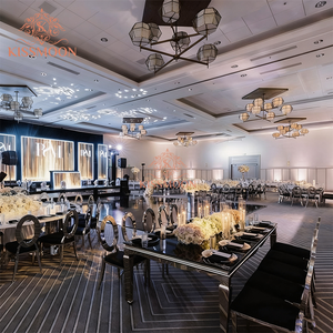 طاولة فاخرة مستطيلة الشكل للمناسبات الملكية بإطار من الفولاذ المقاوم للصدأ الفضي وسطح من الزجاج المقسى لحفلات الزفاف - Product Image 2