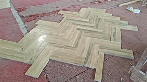 Dalles de travertin gris argenté naturel en gros, coupées sur mesure, carreaux de travertin gris pour comptoirs, murs et sols - Product Image 4