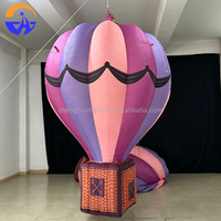 Modèle de montgolfière gonflable géante personnalisée et colorée avec panier pour décoration suspendue au plafond de centre commercial, événements et fêtes