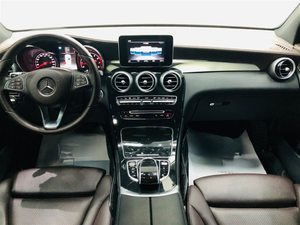 Boutique SUV <span class=keywords><strong>Mercedes</strong></span>-Benz <span class=keywords><strong>GLC</strong></span> <span class=keywords><strong>2018</strong></span> <span class=keywords><strong>GLC</strong></span> 200 4MATIC Hybrid Turbo Engine Dirección derecha de alta calidad Auto Venta al por mayor - Product Image 4