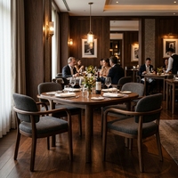 Solution de projet hôtelier personnalisée J2S, chaises modernes en velours de luxe et table en bois massif, ensemble de meubles de restaurant commercial