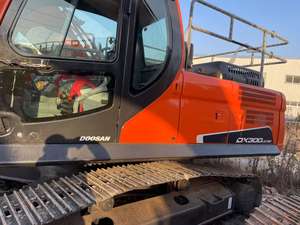 Excavadora de cadenas Doosan DX300LC-9c usada, 30t, con motor y caja de cambios originales japoneses duraderos, incluye informe e inspección de video. - Product Image 4