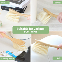 Balai à poussière à long manche en bambou avec tête de brosse en PET pour le nettoyage domestique des vêtements de cheminée de voiture de canapé de lit de comptoir